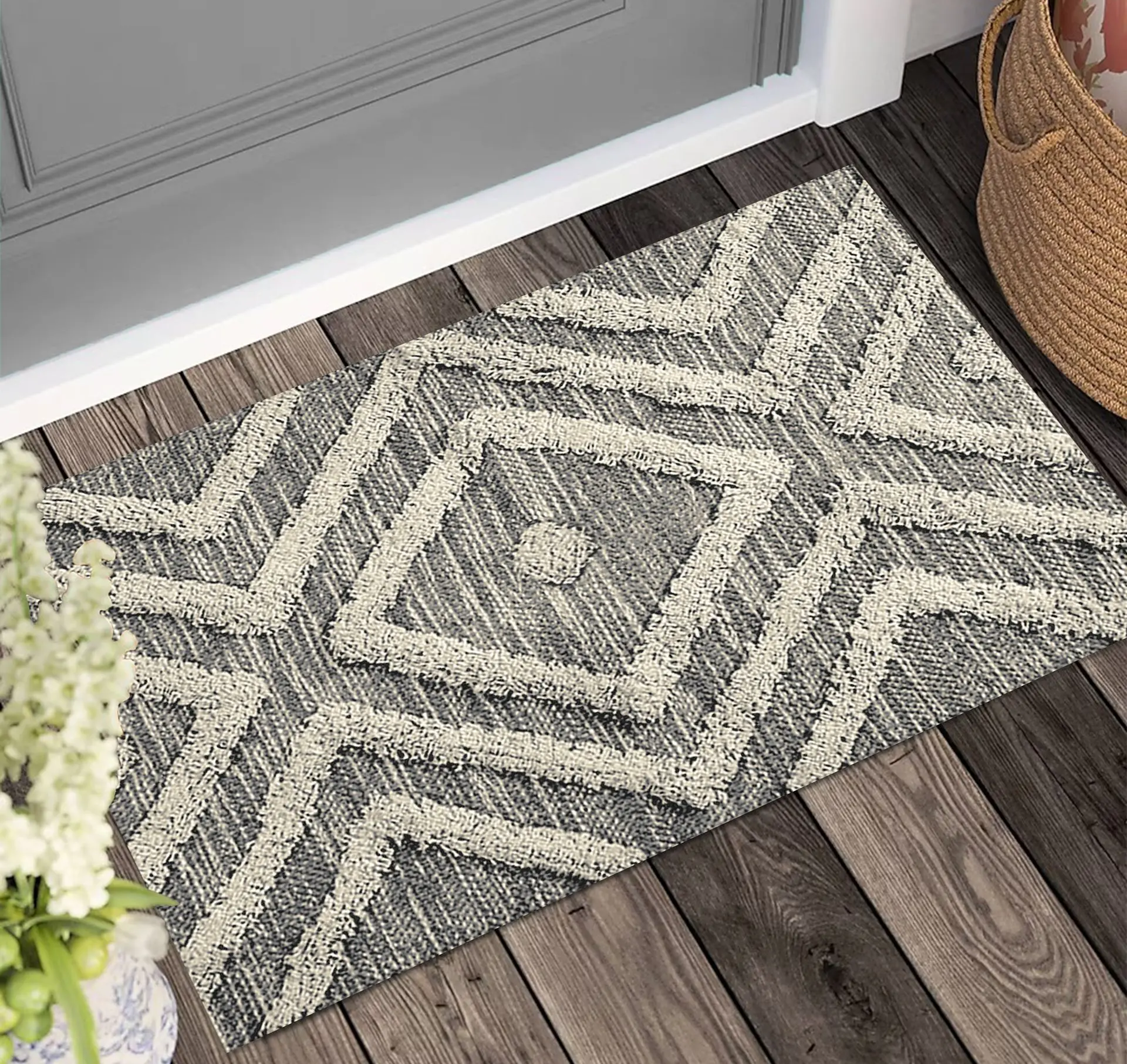TUFTED RUG