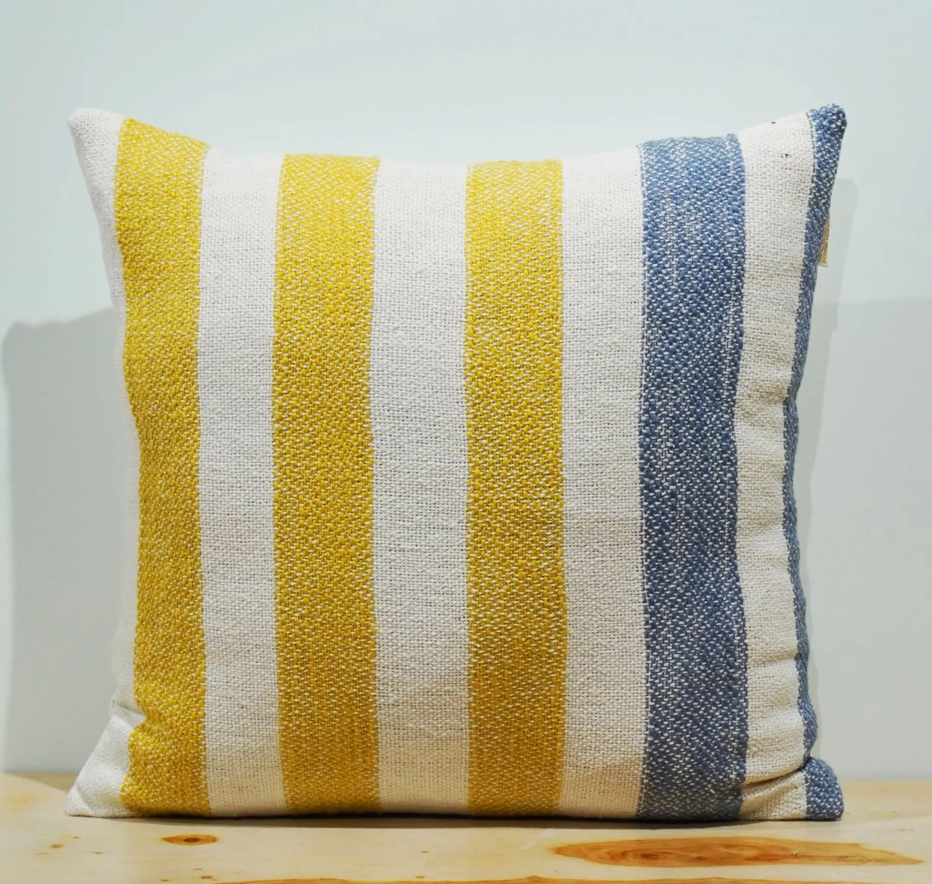 WOVEN CUSHION