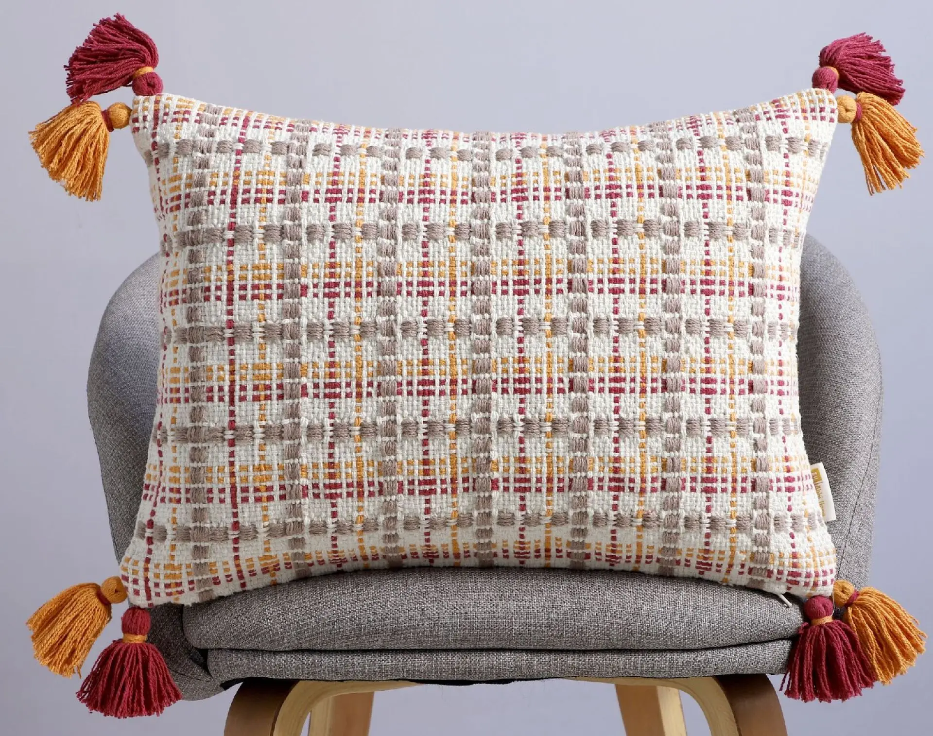 WOVEN CUSHION
