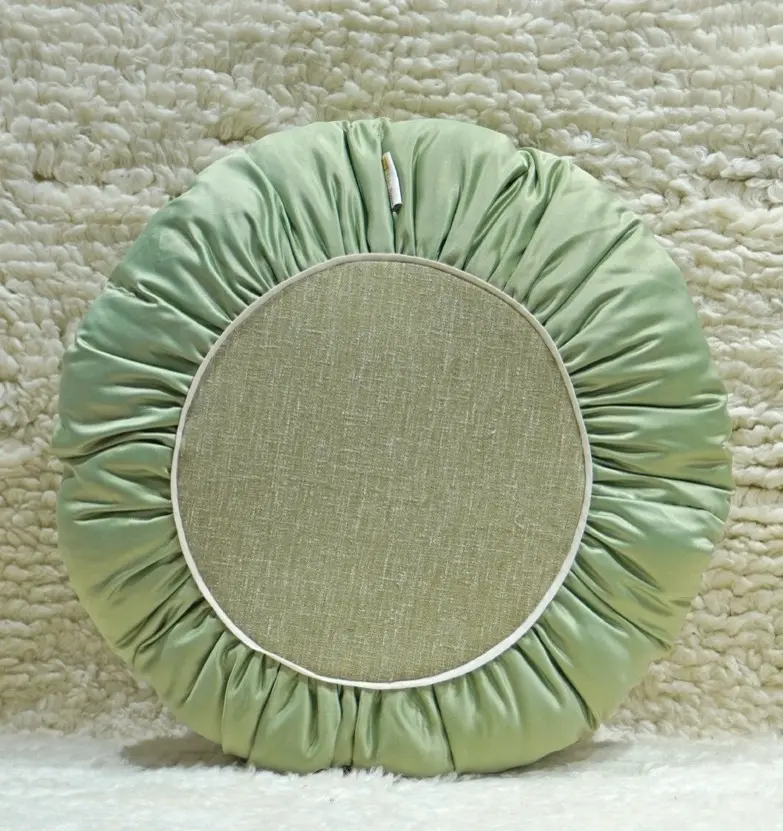 SHAPED CUSHION